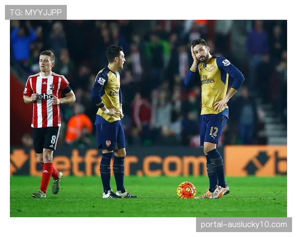 “里昂前锋拉卡泽特获评三月最佳球员,高射门转化率为关键因素”